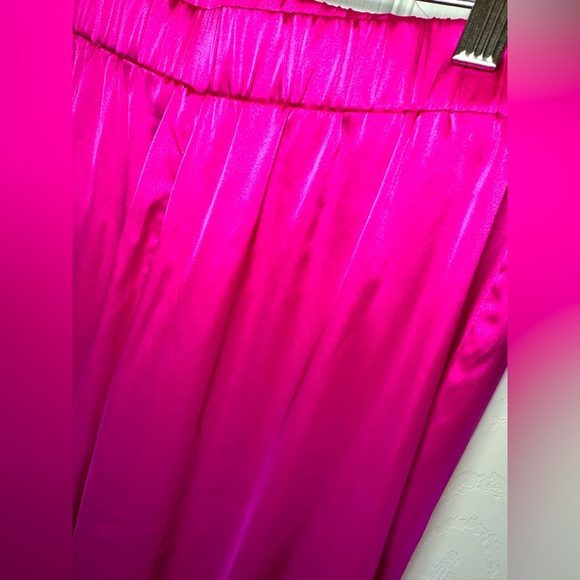 NWOT Vici Collection โSassy But Classyโ Wide Leg Satin Pants โ Fuchsia ๐โจ - Picture 8 of 9